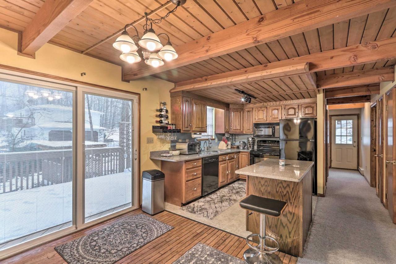 Henryville Home With Hot Tub About 5 Mi To Camelback! Екстер'єр фото